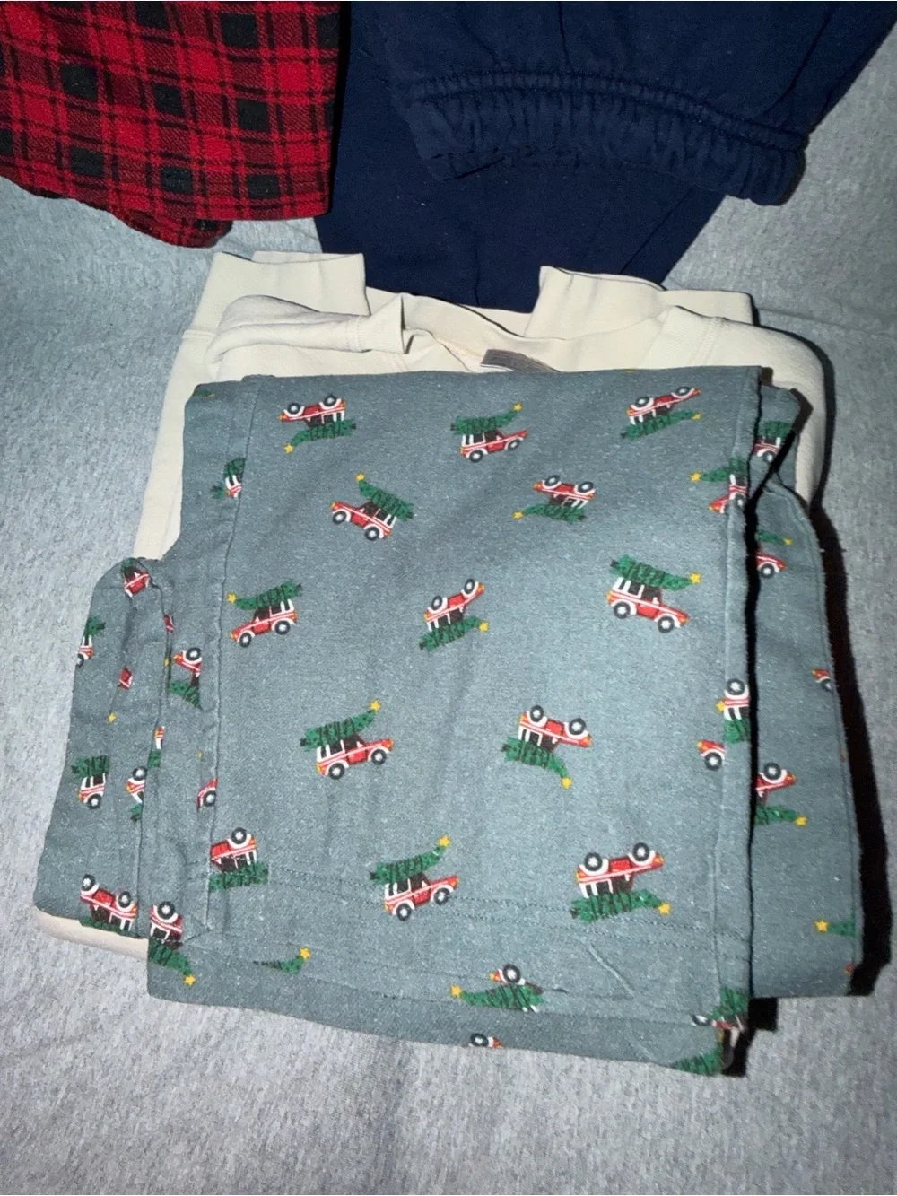 Let’s get cozy and warm bundle: 3 pants + 1 sweatshirt